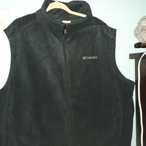 NWOT Big & Tall Fleece Columbia Vest 4X, dark charcoal gray.
